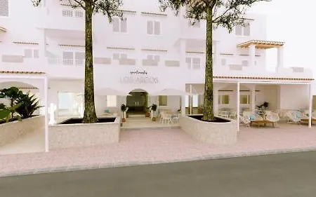 卢斯阿科斯公寓式酒店 *